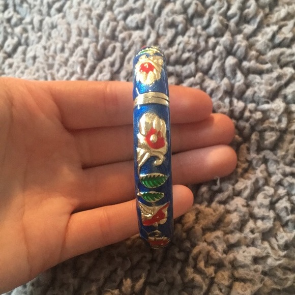 Assorted cuff bracelets - Picture 4 of 4